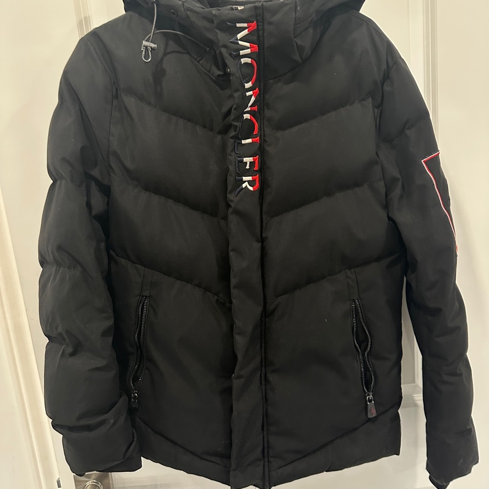 - Moncler Men’s Winter Jacket. - Picture 2 of 11